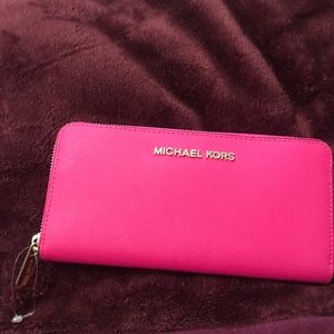 Michael Kors Zip Wallet